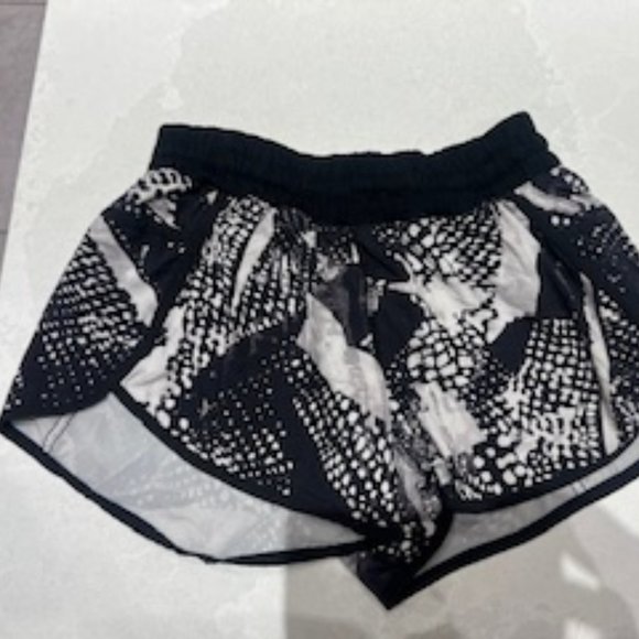 Lulu lemon tracker shorts - Picture 1 of 3